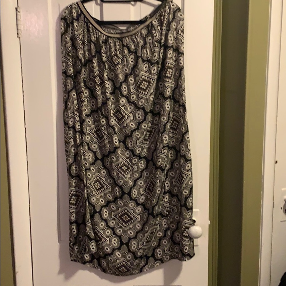 Mid length skirt